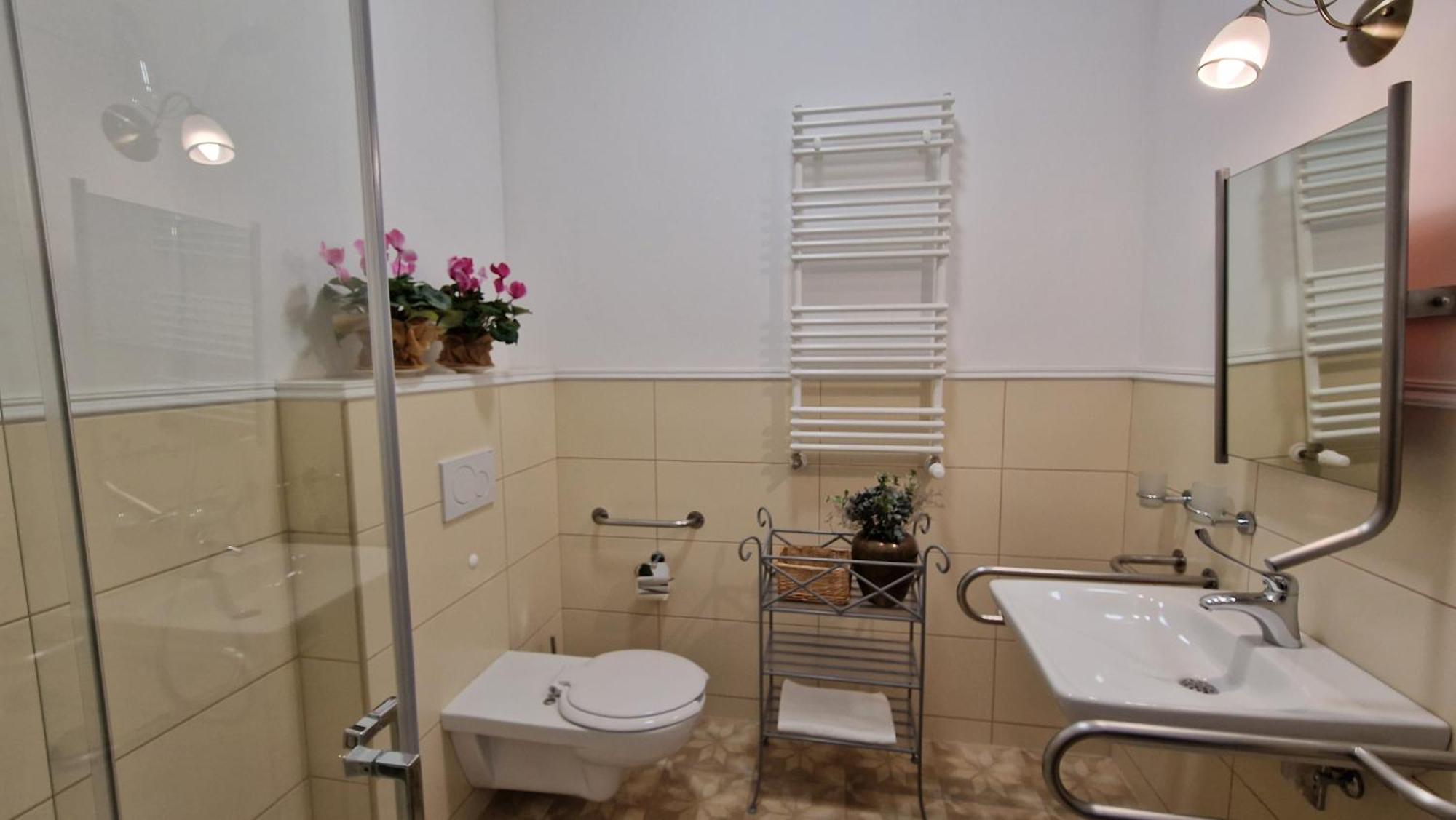 Hotel Charlotta Jedlina-Zdroj Luaran gambar
